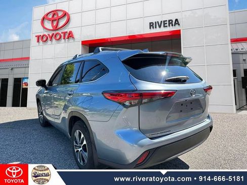 Used 2023 Toyota Highlander XLE AWD/4WD image 4