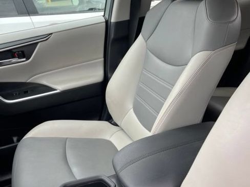 Used 2022 Toyota RAV4 XLE Premium AWD/4WD image 3