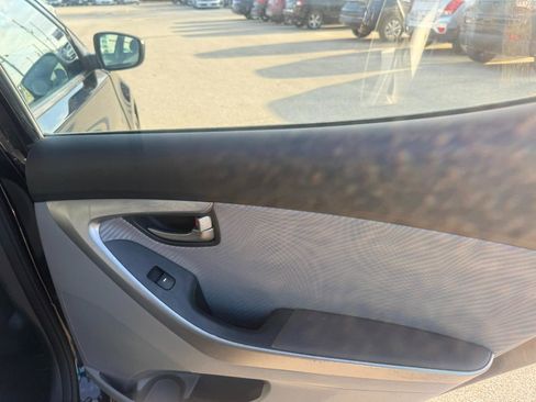 Used 2013 Hyundai Elantra GLS w/ Preferred Pkg image 18