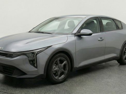 Used 2025 Kia K4 LXS image 3