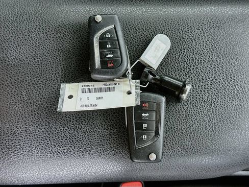 Used 2021 Toyota Camry SE FWD image 34