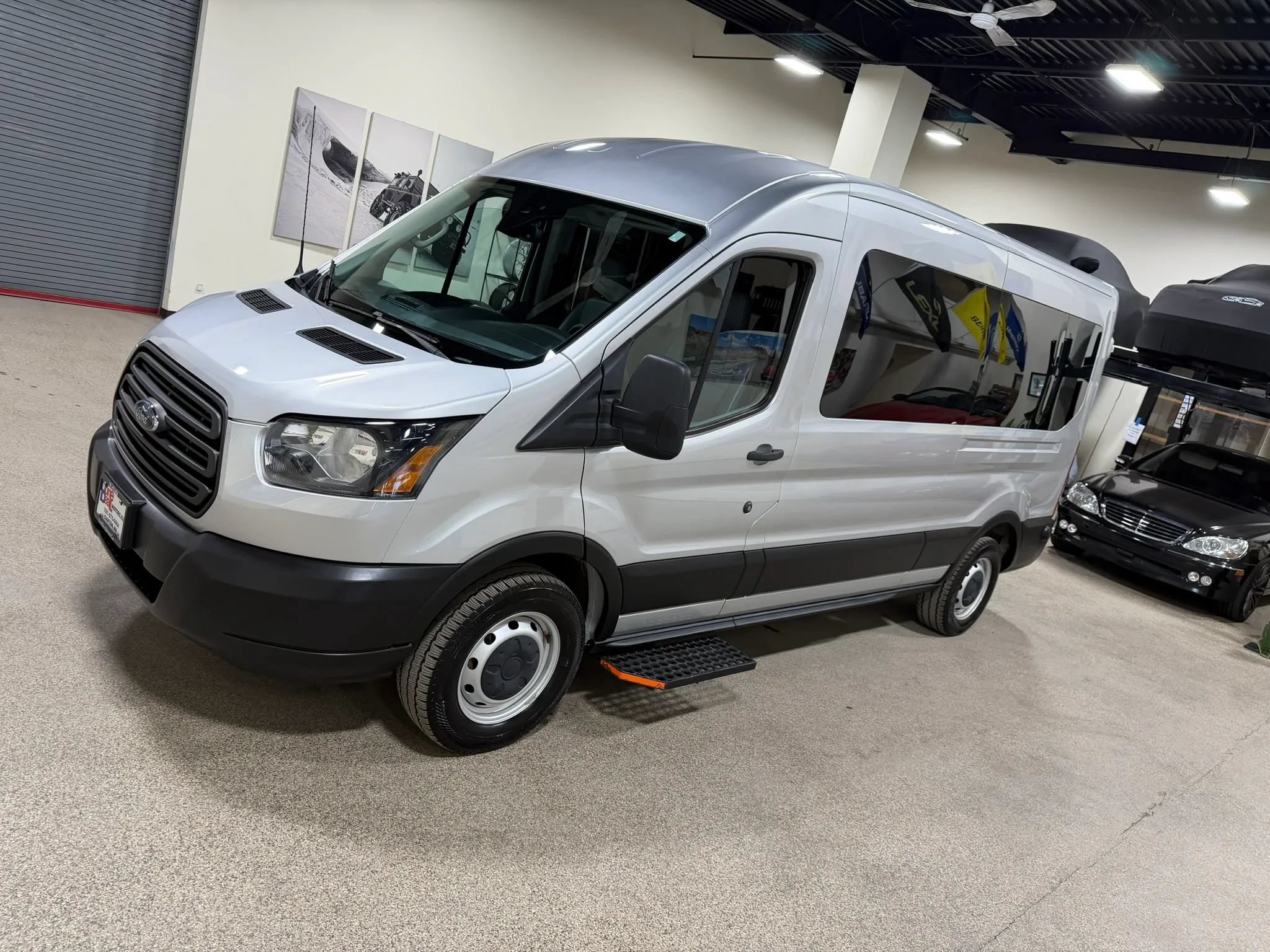Used 2019 Ford Transit 250 148 Medium Roof RWD image 10