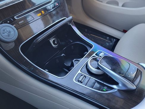 Used 2017 Mercedes-Benz GLC 300 4MATIC image 12