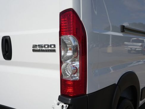 Used 2023 RAM ProMaster 2500 FWD image 18
