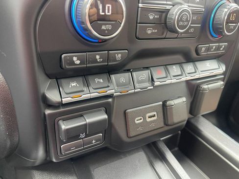 Used 2019 Chevrolet Silverado 1500 High Country image 35