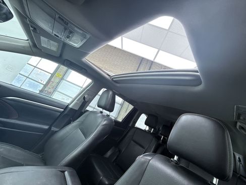 Used 2019 Toyota Highlander Limited AWD/4WD image 35