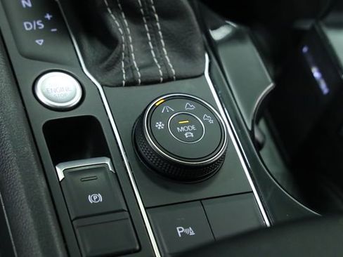 Used 2022 Volkswagen Atlas Cross Sport SEL image 26