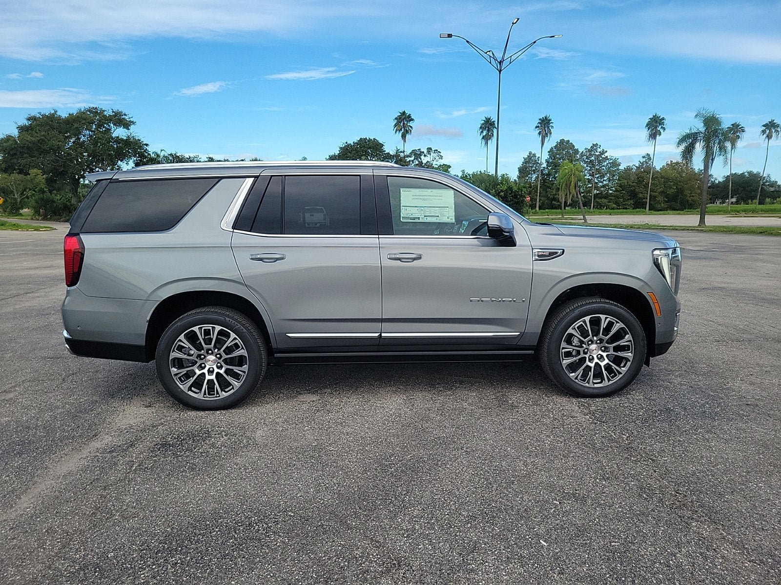 New 2026 GMC Yukon Denali w/ Denali Reserve Package AWD/4WD image 4