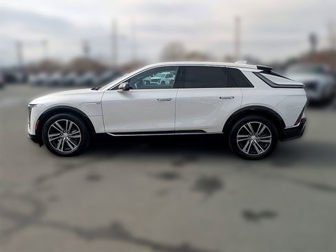 Certified 2025 Cadillac Lyriq Luxury image 7