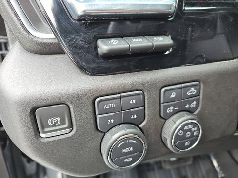 Used 2024 Chevrolet Silverado 1500 High Country w/ Technology Package image 15