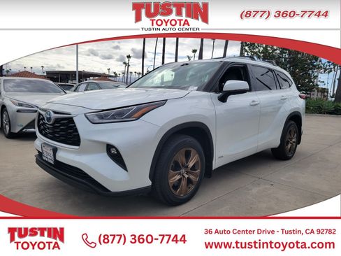 Used 2022 Toyota Highlander Bronze Edition AWD/4WD image 1