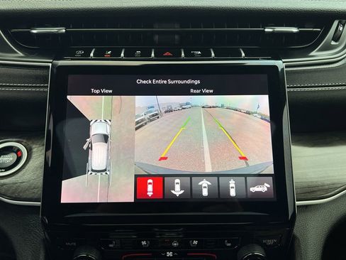 Used 2024 Jeep Grand Cherokee Limited w/ Luxury Tech Group II image 29