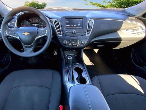 Used 2017 Chevrolet Malibu LT image 7