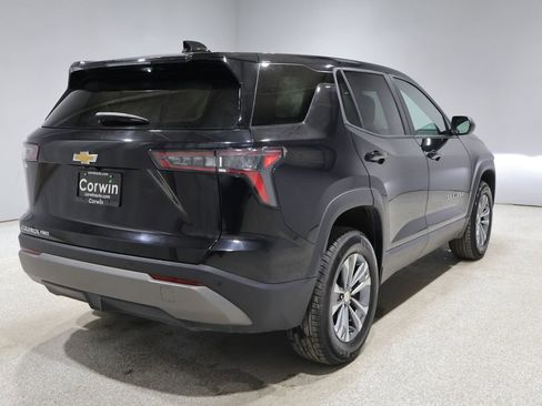 Used 2025 Chevrolet Equinox LT image 2