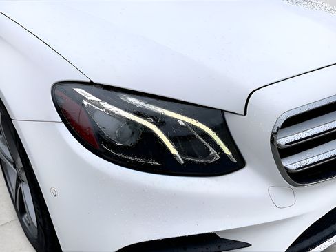 Used 2018 Mercedes-Benz E 300 image 34