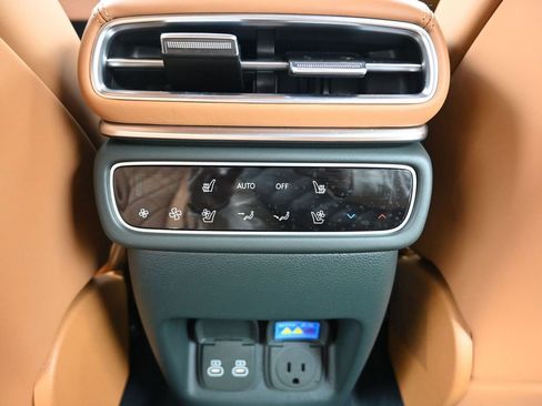 Used 2025 Genesis GV80 3.5T Prestige image 17