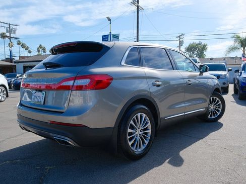 Used 2016 Lincoln MKX Select w/ Select Plus Package FWD image 6