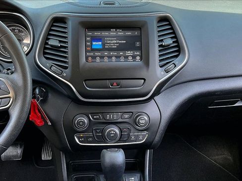 Used 2020 Jeep Cherokee Latitude FWD image 8