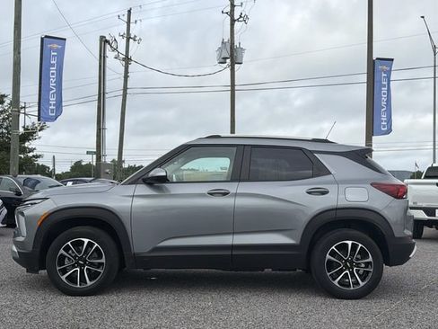 Used 2025 Chevrolet TrailBlazer LT AWD/4WD image 13