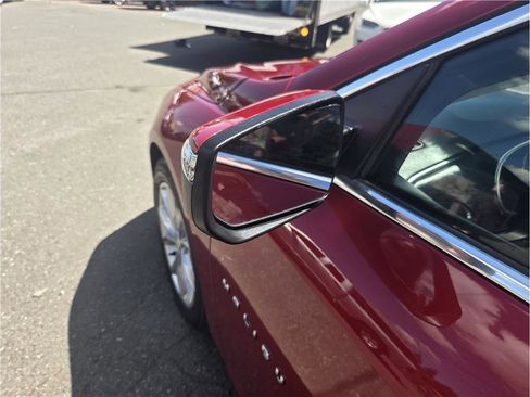 Used 2016 Chevrolet Malibu Premier FWD image 13