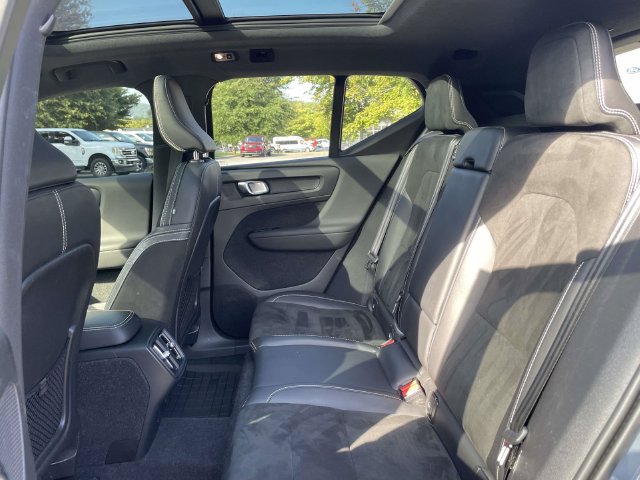 Used 2021 Volvo XC40 T5 R-Design w/ Advanced Package AWD/4WD image 16