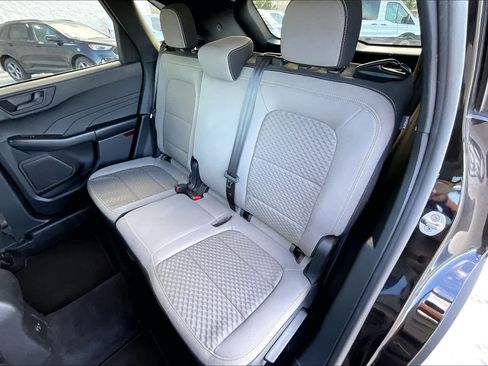 Used 2022 Ford Escape SE FWD image 29