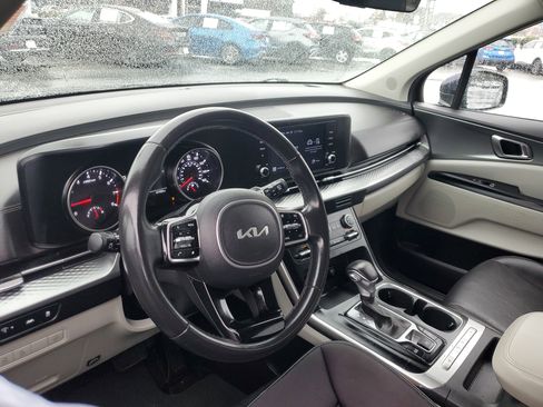 Used 2022 Kia Carnival LX image 18