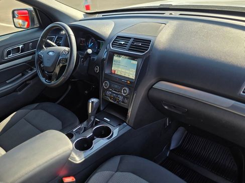 Used 2018 Ford Explorer XLT w/ Equipment Group 201A FWD image 8