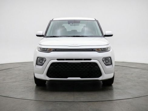Used 2025 Kia Soul LX w/ LX Technology Package FWD image 2