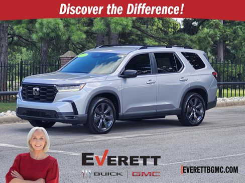 Used 2025 Honda Pilot Sport image 1