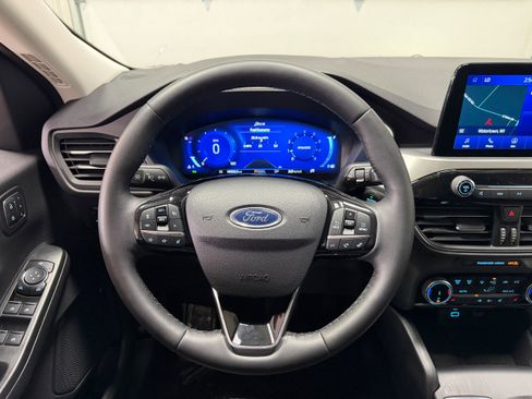 Certified 2022 Ford Escape Titanium image 15