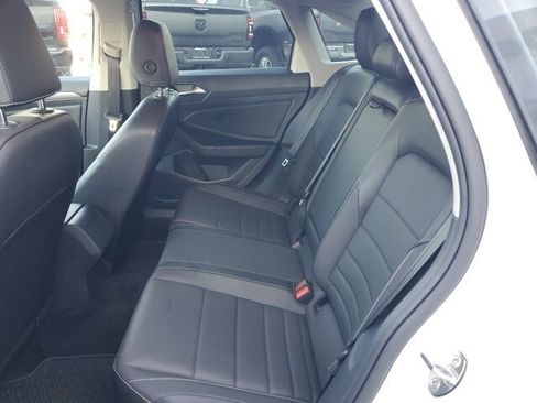 Used 2023 Volkswagen Jetta SE w/ Panoramic Sunroof Package image 16