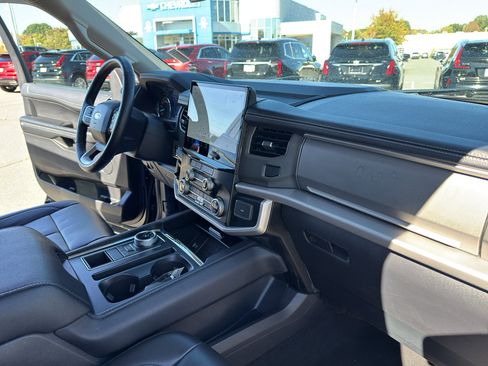 Used 2024 Ford Expedition XLT image 36
