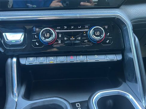 Used 2024 GMC Sierra 3500 Denali w/ Denali Reserve Package AWD/4WD image 17