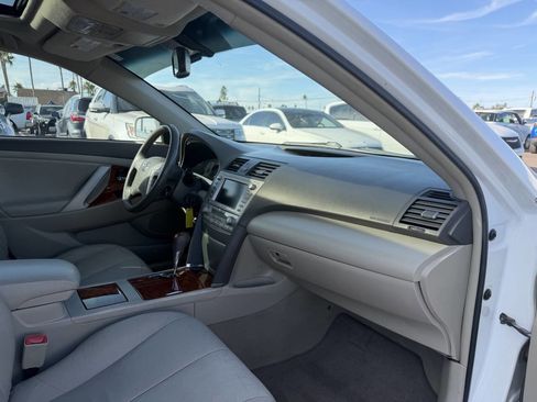 Used 2011 Toyota Camry XLE image 28