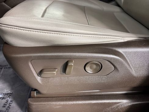 Used 2023 GMC Yukon SLT image 9