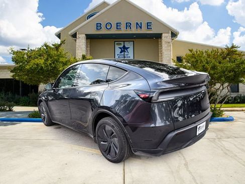 Used 2026 Tesla Model Y Long Range AWD/4WD image 3