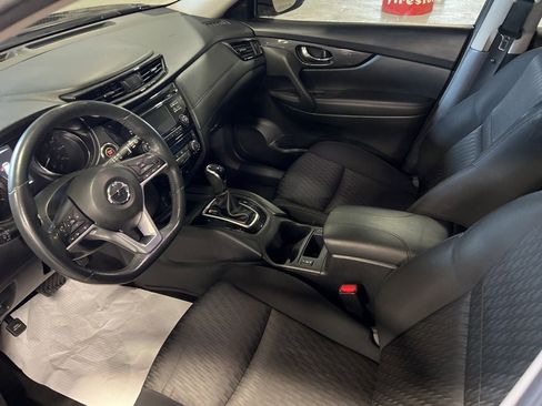 Used 2017 Nissan Rogue SV image 14