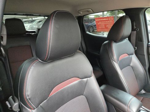 Certified 2025 Nissan Kicks SR FWD image 29