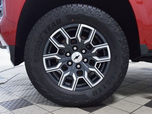Used 2024 Chevrolet Colorado Z71 w/ Z71 Convenience Package 2 AWD/4WD image 21