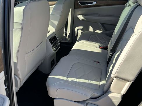 New 2025 Volkswagen Atlas SE image 11