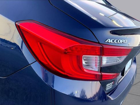 Used 2018 Honda Accord Touring image 27