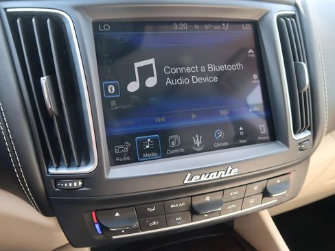 Used 2017 Maserati Levante w/ Luxury Package image 32