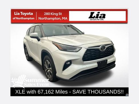 Used 2023 Toyota Highlander XLE AWD/4WD image 1
