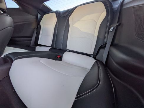 Used 2021 Chevrolet Camaro LT w/ Technology Package image 7