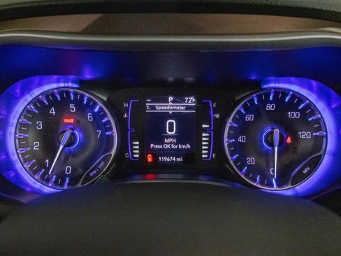 Used 2019 Chrysler Pacifica Touring-L image 14