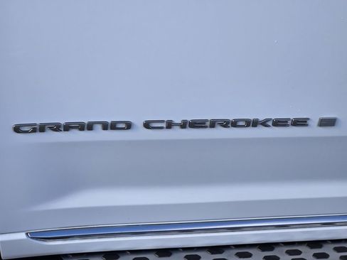 Used 2022 Jeep Grand Cherokee L Summit image 10