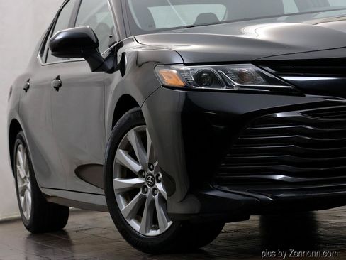 Used 2018 Toyota Camry LE FWD image 4
