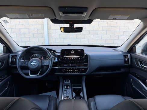 Used 2025 Nissan Pathfinder SL w/ Cargo Package image 19