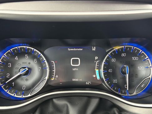 Used 2024 Chrysler Pacifica Touring-L FWD image 24